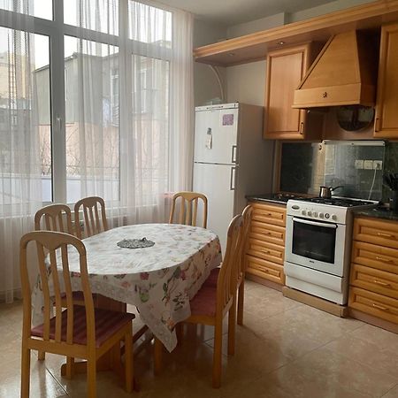 Bright And Modern 4Br Apartment - Center Of يريفان المظهر الخارجي الصورة