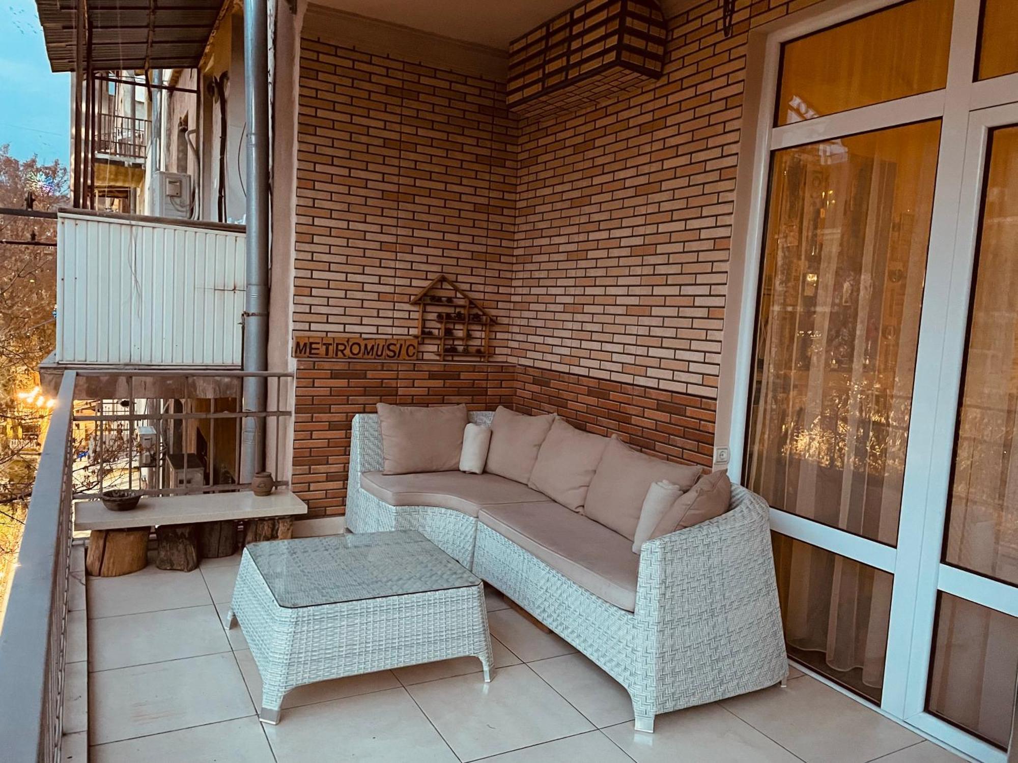 Bright And Modern 4Br Apartment - Center Of يريفان المظهر الخارجي الصورة