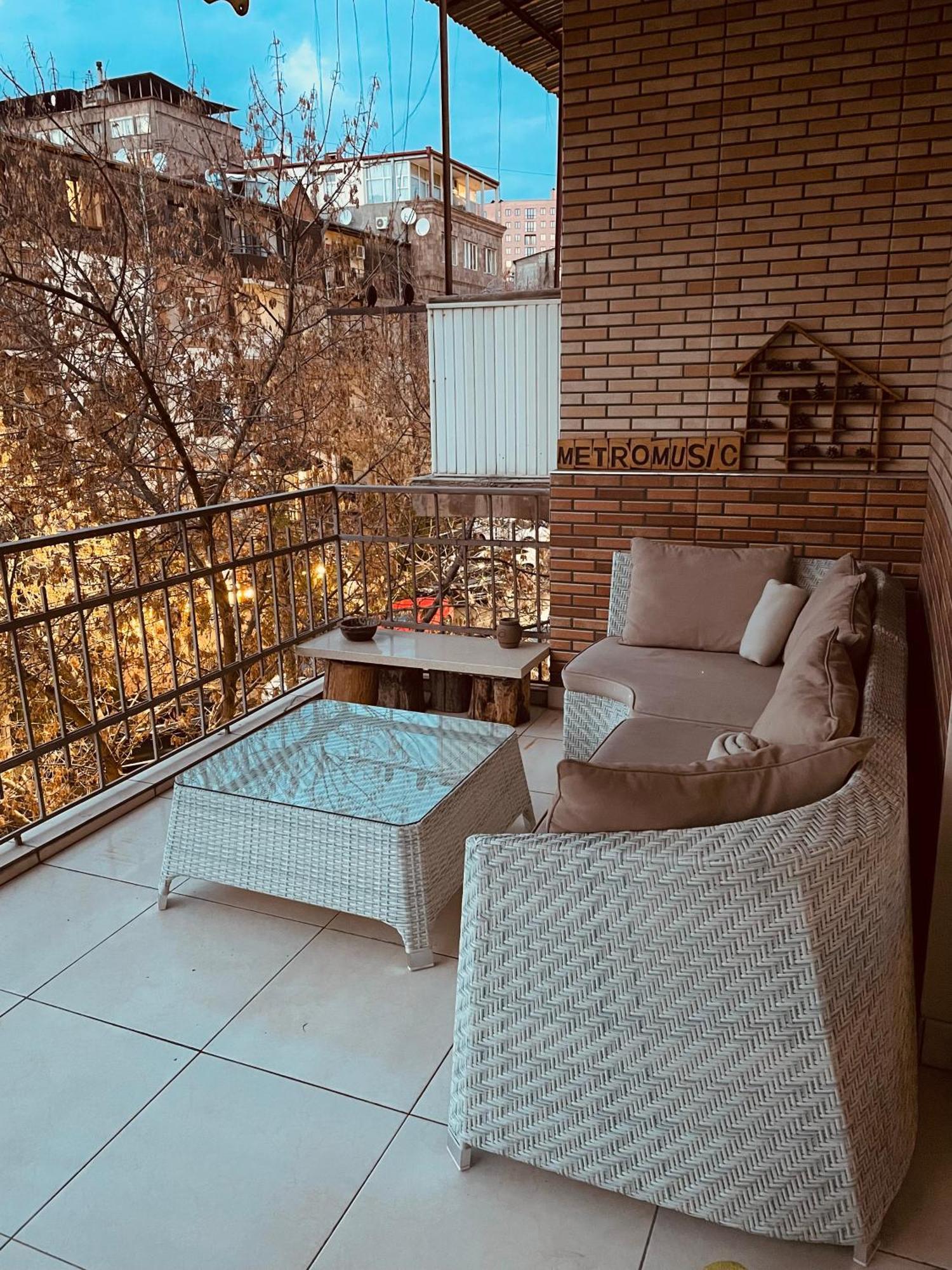 Bright And Modern 4Br Apartment - Center Of يريفان المظهر الخارجي الصورة
